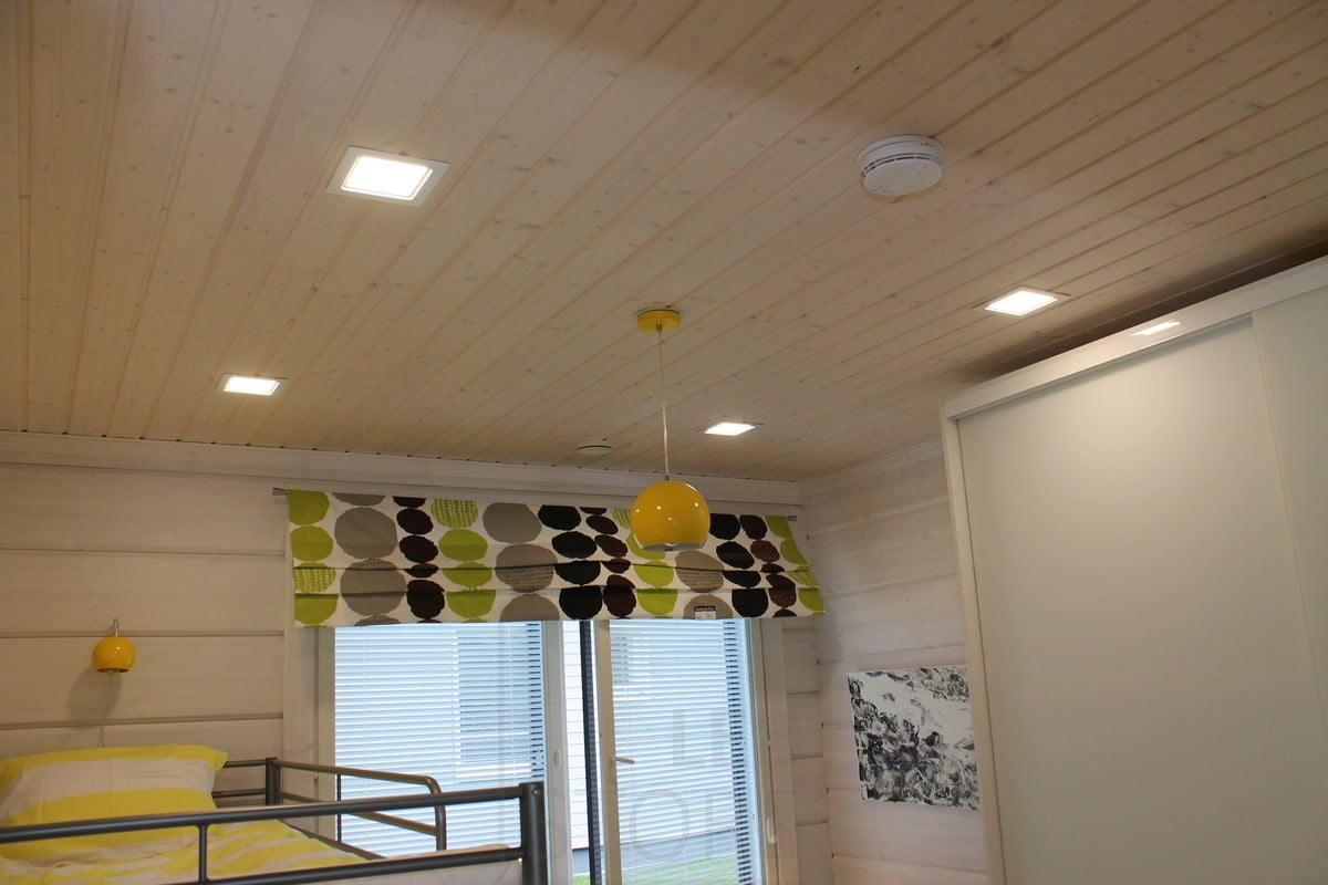Asuntomessut 2014 LedStore.fi_17 - LedStore Lastenhuoneen valaistus. 200x200 led paneelit makuuhuoneen katossa.