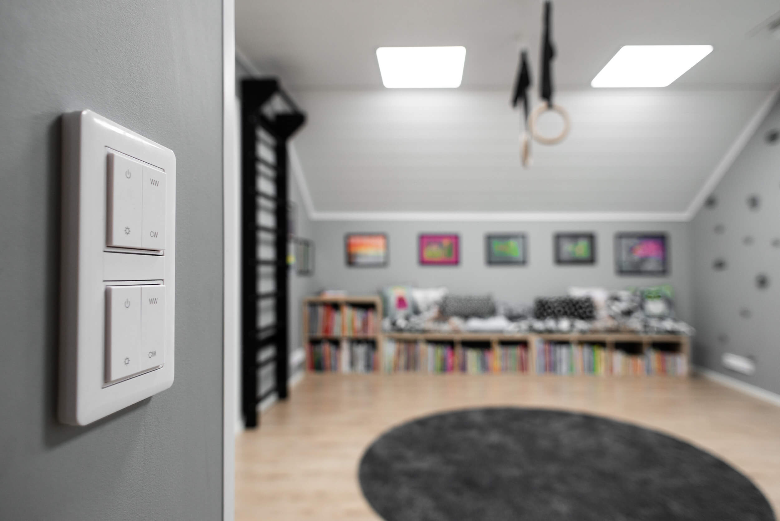 Figure 3 Wireless controllers in a wall frame - LedStore langattomat valaisinohjaimet, LedStore.fi