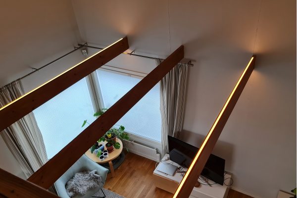 Indirekte Beleuchtung für das Wohnzimmer, Installation von LED-Lichtbändern