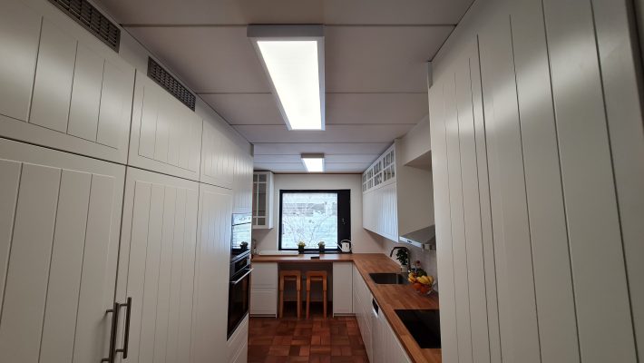 Led-Leuchten an der Küchendecke installiert