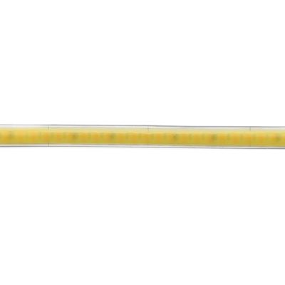 Das LED-Lichtband, das kontinuierlich vor einem weißen Hintergrund leuchtet, stellt eine energieeffiziente und moderne Beleuchtungslösung für eine Vielzahl von Anwendungen dar.