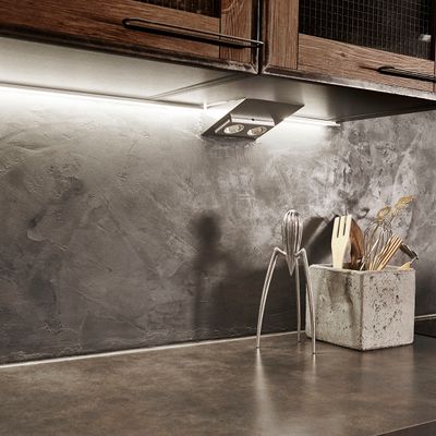 Küchenarbeitsplattenbeleuchtung mit LED-Streifen.