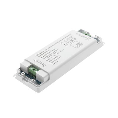 Rechteckiger LED-Controller mit weißem Gehäuse und aufgedruckten Spezifikationen auf der Oberseite. Anschlüsse auf einer Seite für eine effiziente und sichere Stromversorgung der LED-Leuchten.