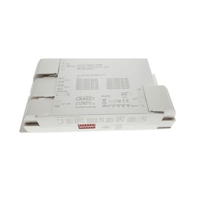 Eine schräge Ansicht eines weißen LED-Controllers mit mehreren Anschlüssen und detaillierten Spezifikationen für effiziente Beleuchtungslösungen.