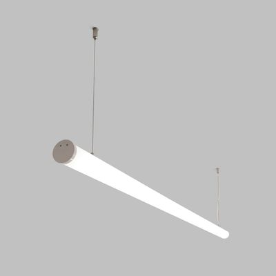 Elegante zylindrische LED-Pendelleuchte an Drähten aufgehängt, eine moderne energieeffiziente Leuchte vor grauem Hintergrund.