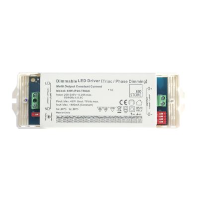 Bild eines rechteckigen dimmbaren LED-Controllers mit verschiedenen elektronischen Komponenten und aufgedruckten Spezifikationen in einem eleganten weißen Gehäuse.