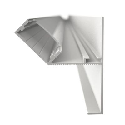 3D-Rendering eines grauen L-förmigen Metallprofils mit deutlichen Rillen und Rippen vor weißem Hintergrund, ideal für LED-Beleuchtungsanlagen.