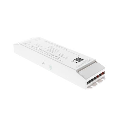 Rechteckiger weißer LED-Controller mit mehreren Anschlüssen und aufgedruckten Spezifikationen, ideal für effiziente LED-Beleuchtungsanlagen.