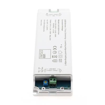 LED-Controller in weißem Gehäuse mit sichtbaren Eingangs-/Ausgangsinformationen und Anschlüssen für effiziente Beleuchtungslösungen.