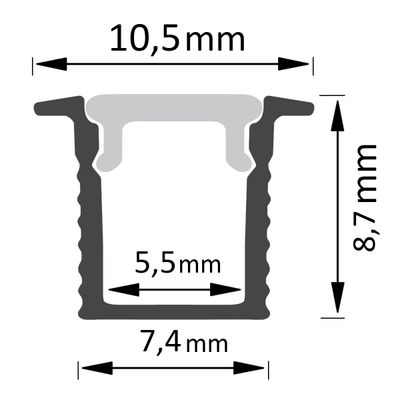 Nahaufnahme eines Diffusorstreifens für LED-Licht, klares Acryl mit einem schrägen, mattierten Ende für eine gleichmäßige Ausleuchtung.