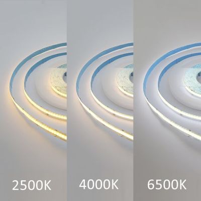 2500K, 4000K und 6500K LED-Streifen beleuchten weiße Oberflächen von warm bis kalt.