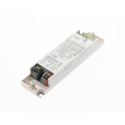 LED-Controller mit weißem Gehäuse, rechteckige Form; sichtbare Anschlüsse und aufgedruckte Informationen auf der Oberseite. Ideal für effiziente LED-Beleuchtungslösungen.