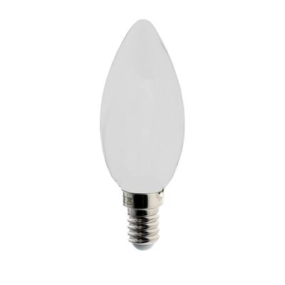 Kerzenförmige LED-Lampe mit silberfarbenem Schraubsockel auf weißem Hintergrund, ideal für energieeffiziente Beleuchtungslösungen.