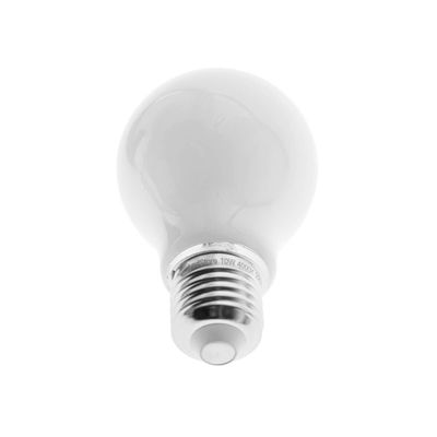 Helle weiße LED-Lampe mit Schraubsockel aus Metall auf weißem Hintergrund - Energieeffiziente Beleuchtungslösung.