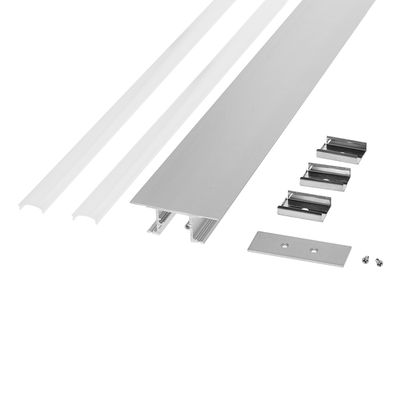 Aluminium-Kanalsatz für LED-Leuchtbänder mit Diffusoren, Endkappen und Schrauben auf weißem Grund. Ideal für elegante Beleuchtungsanlagen.