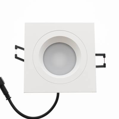 Rechteckiges LED-Einbaudownlight, weiße Blende, runde Linse, schwarzes Netzkabel - ideal für moderne Beleuchtungslösungen.