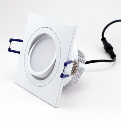 Rechteckige LED-Einbauleuchte mit runder Platte und Drähten, ideal für moderne Innenräume. Energieeffiziente Beleuchtungslösung.
