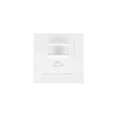 "An der Wand montierter Bewegungssensor-Schalter mit Ein/Aus-Taster, ideal für die Steuerung von LED-Beleuchtung, auf weißem Hintergrund.