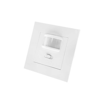 Wandmontierter weißer LED-Bewegungsmelder mit Ein-/Ausschalter für energieeffiziente Lichtsteuerung und verbesserte Sicherheitsfunktionen.