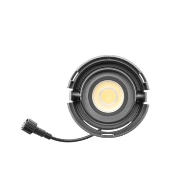 Runde LED-Leuchte mit schwarzem Kabel auf weißem Hintergrund, geeignet für moderne Beleuchtungslösungen und energieeffiziente Beleuchtungsanforderungen.