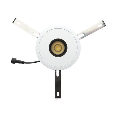 Vorderansicht einer runden LED-Deckenleuchte mit Metallklammern und schwarzem Kabel, ideal für moderne Beleuchtungslösungen.