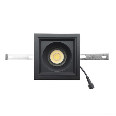 Rechteckiges LED-Einbaudownlight mit verstellbarem Ausleger und Netzkabel, ideal für effiziente Beleuchtungslösungen.