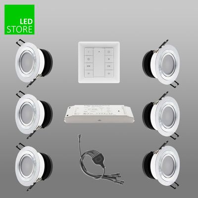 set aus 6 LED-Einbauleuchten mit Bedienfeld, Stromversorgung und Verkabelung auf grauem Hintergrund; LED Store-Logo in der oberen linken Ecke.