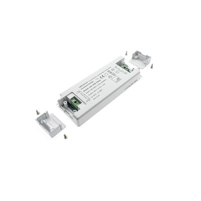 LED-Steuereinheit mit Kabelanschlüssen, Schraubkappen und Befestigungsschrauben für die Beleuchtungsinstallation.