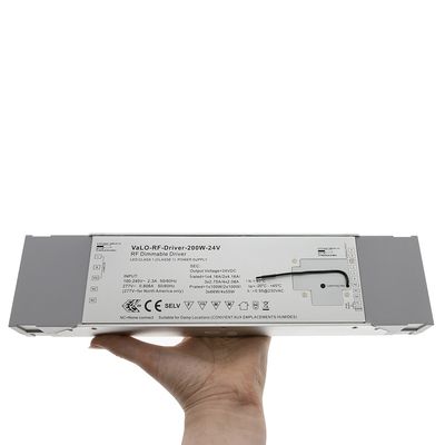 Grauer Handheld VaLO-RF Driver-200W-24V, der Eingangs-/Ausgangsdaten und Sicherheitssymbole für LED-Beleuchtungssysteme anzeigt.