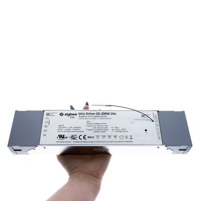 Handheld Zigbee Light-Driver ZG-200W-24V, präsentiert Spezifikationen und Sicherheitssymbole für LED-Beleuchtungsanwendungen.