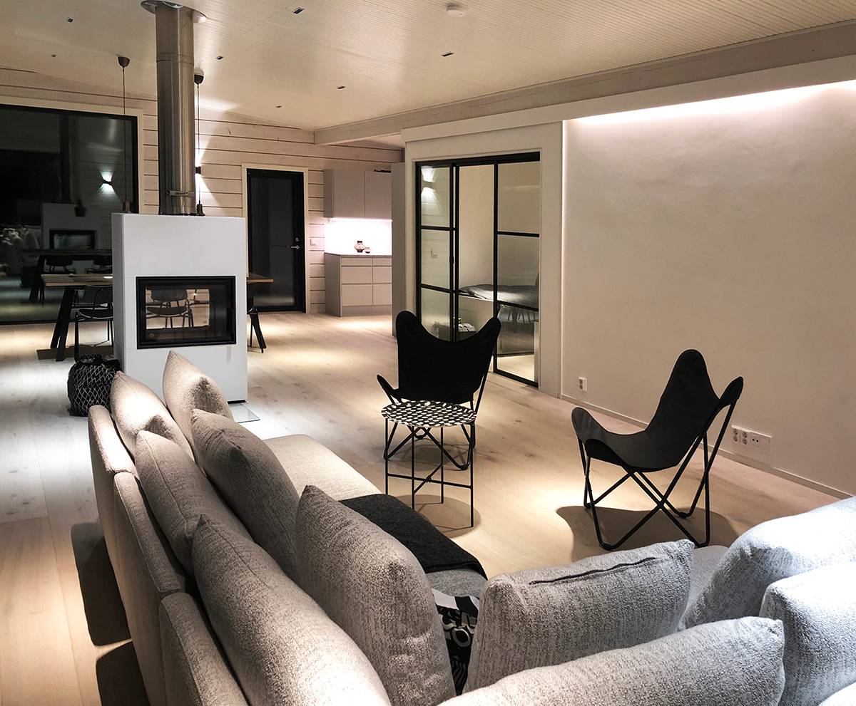 Grüner Hintergrund und weißes Quadrat mit 'LED STORE' in Fettschrift, um die Online-Sichtbarkeit und die Suchmaschinenoptimierung Ihres LED-Beleuchtungsgeschäfts zu verbessern.