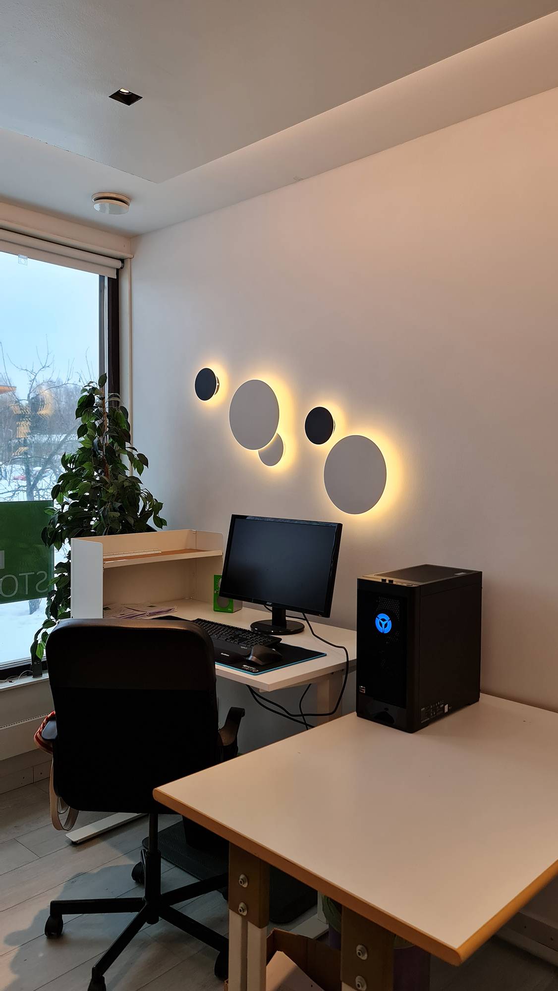 Eclipse-Wandleuchten in zwei Größen, in zwei verschiedenen Farben, für indirektes und temperaturgesteuertes Stimmungslicht. Ledstore.fi