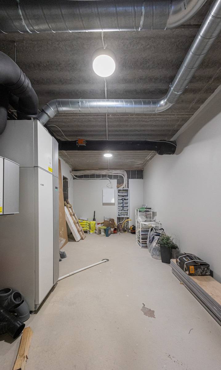 26 Technikraumbeleuchtung mit Deckenanbau LedStorefi