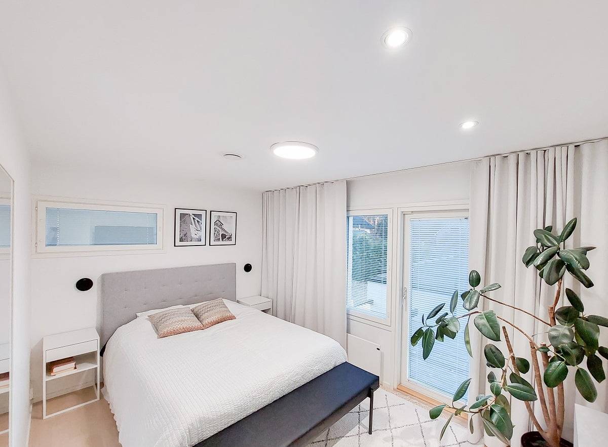 Allgemeinbeleuchtung in einem Schlafzimmer mit Plafond280 Anbau- und Richtstrahlern. ©LedStore
