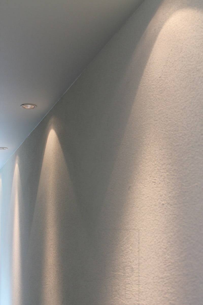 Wohnungsmesse 2014: R023-Strahler an der Wand installiert. Ledstore.fi