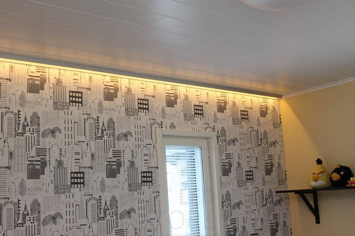 Wohnungsmesse 2014: Led-Band im Schlafzimmer, hinter der weißen Leiste. Ledstore.fi