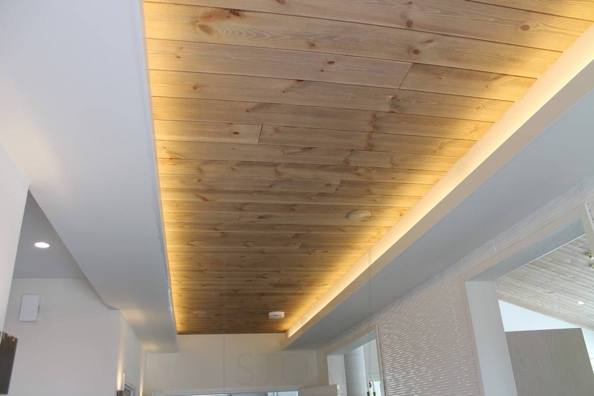 Wohnungsmesse 2014: indirektes Licht auf beiden Seiten des Flurs. Ledstore.fi