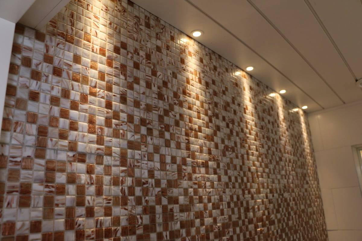 Wohnungsmesse 2015: LED-Leuchtenserie an der Wand. Ledstore.fi