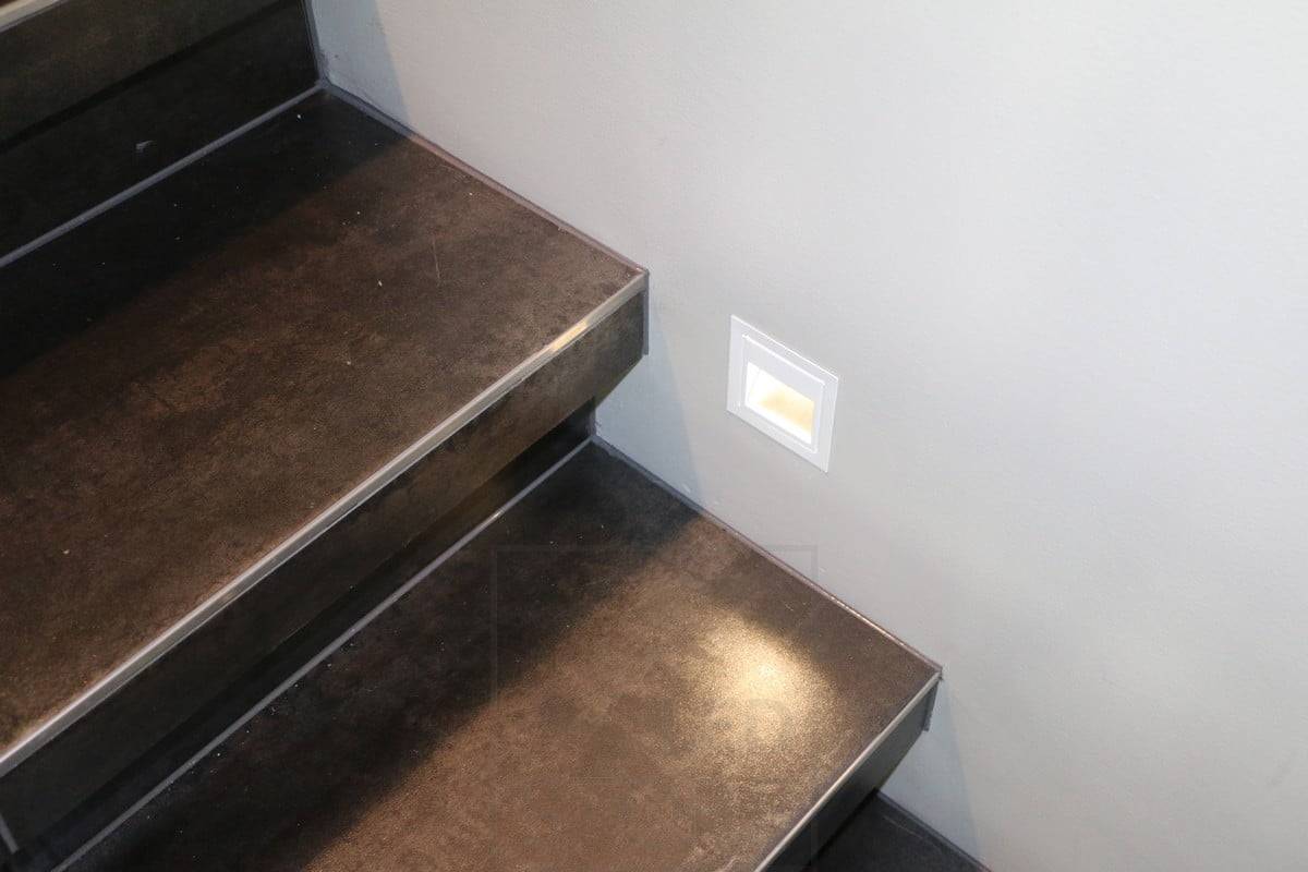 Wohnungsmesse 2015: die INWALL-Wandleuchten als Treppenhausbeleuchtung. Ledstore.fi