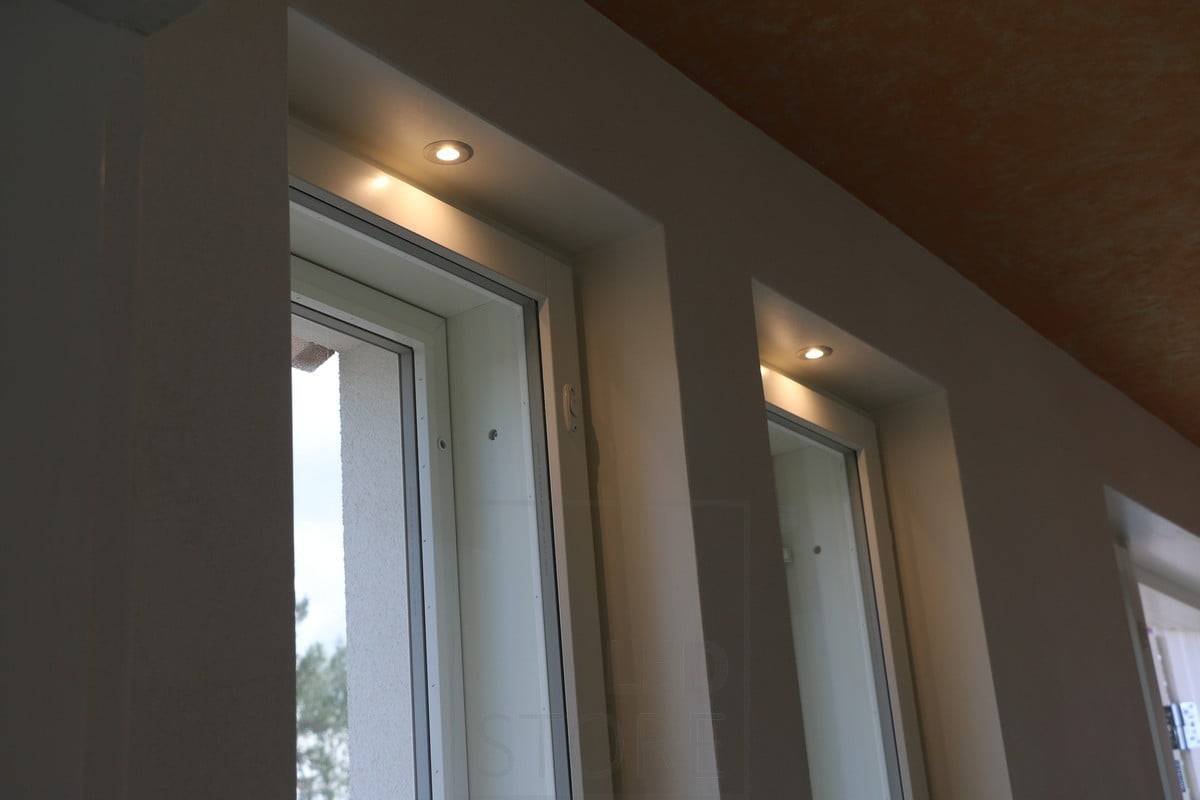 Wohnungsmesse 2015: kleine 097-Strahler in Fensternischen zur Hervorhebung der Fenster. Ledstore.fi