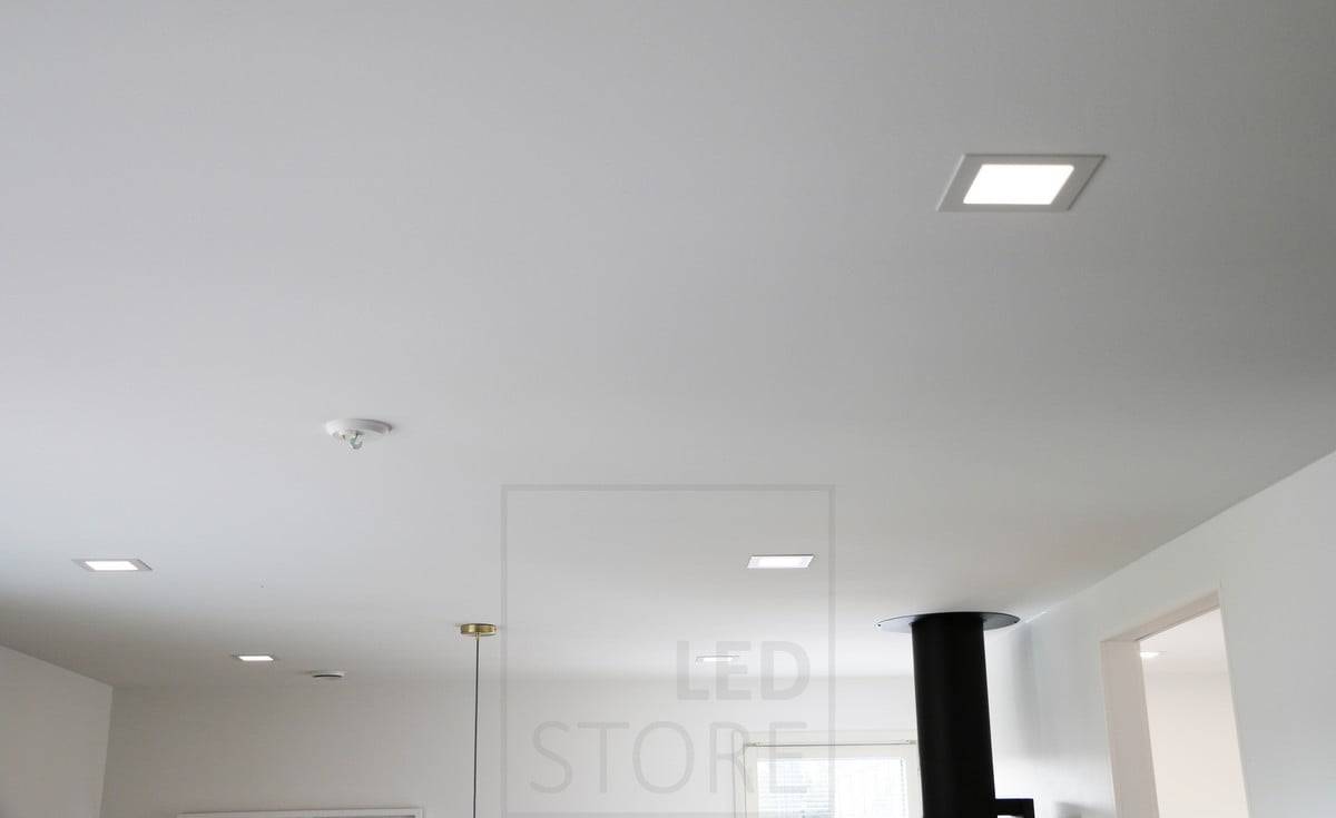 Wohnungsmesse 2018: 200x200 Paneele an der Schlafzimmerdecke. Ledstore.fi