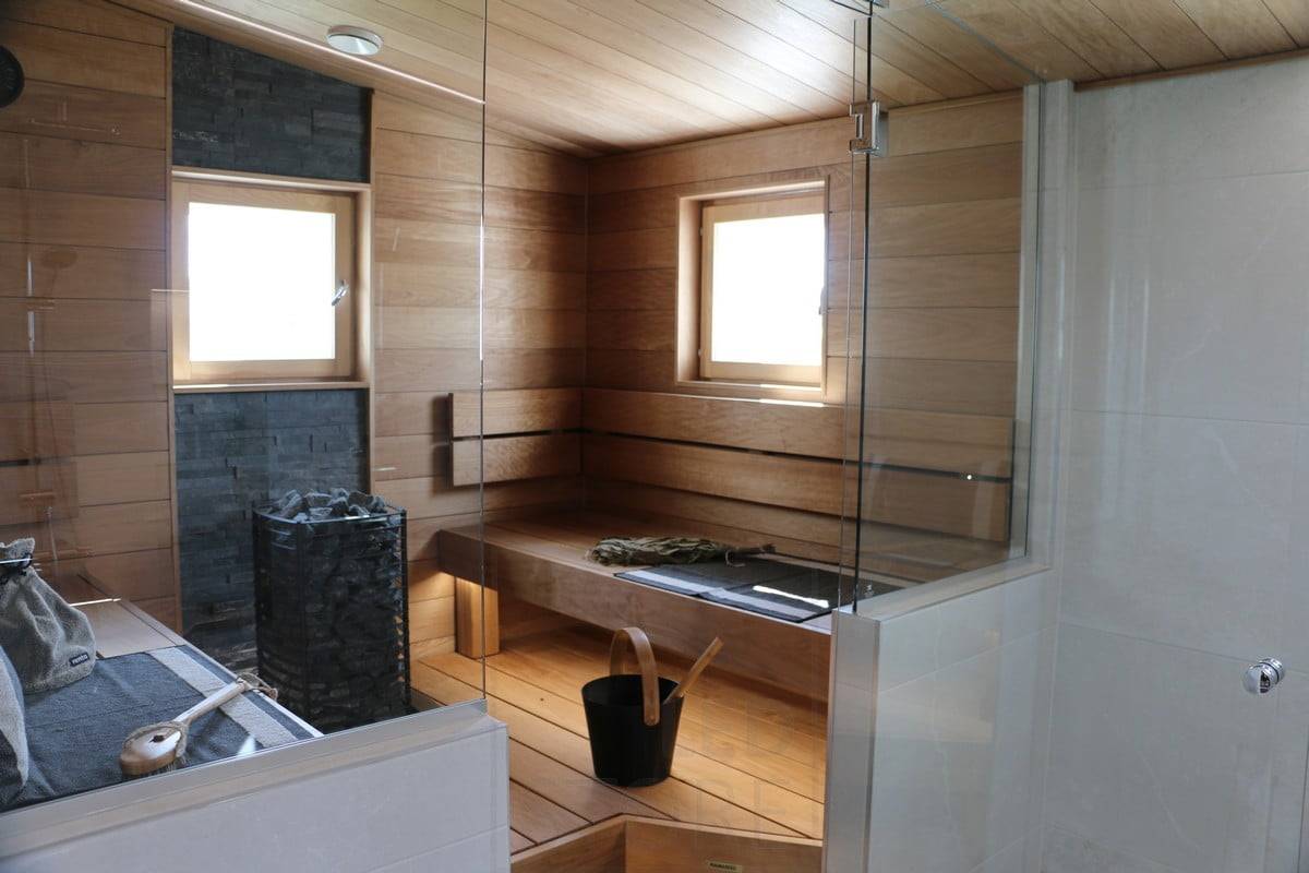 Wohnungsmesse 2018: der Led-Streifen in der Decke unten indirekt. Ledstore.fi