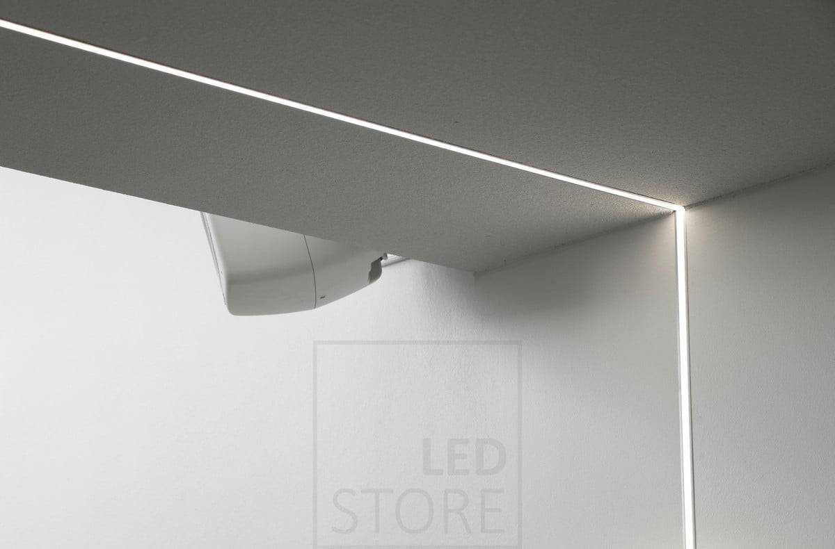 Wohnmesse 2018: schmale, flache, in Wand und Decke eingelassene Leuchten. Ledstore.fi