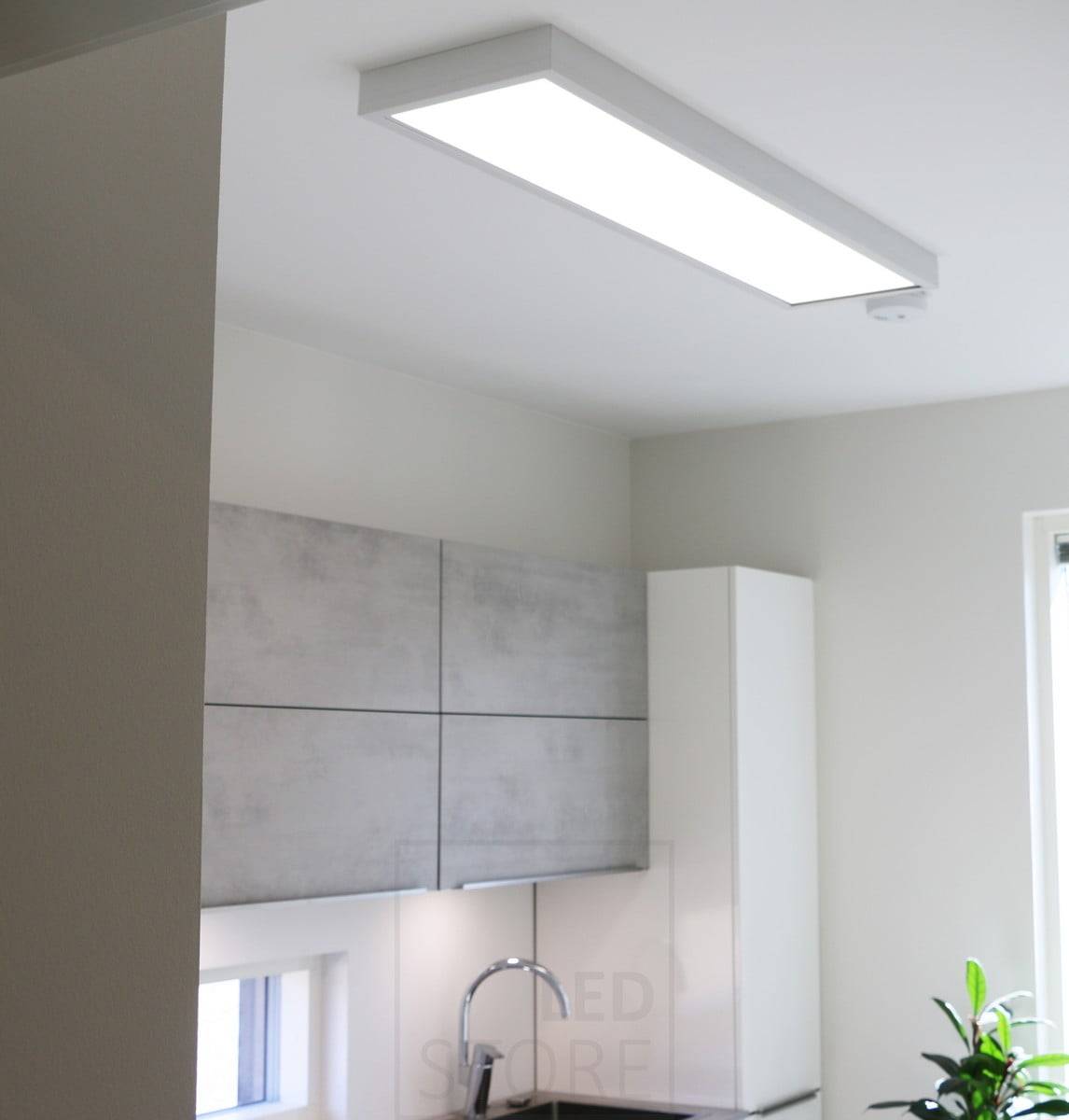 Wohnungsmesse 2018: 300x1200 LED-Panel in einer Aufputzdose in einem Hauswirtschaftsraum. Ledstore.fi