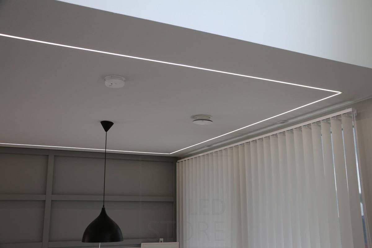 Wohnungsmesse 2018: Led-Band am Rande der Essecke. Ledstore.fi