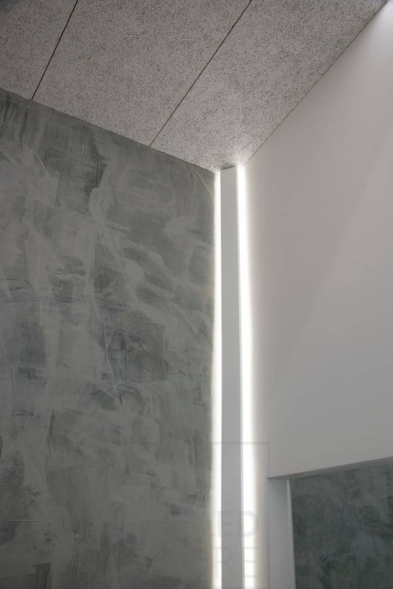 Wohnungsmesse 2018: vertikales Eckprofil von INDIRECT 3. Ledstore.fi