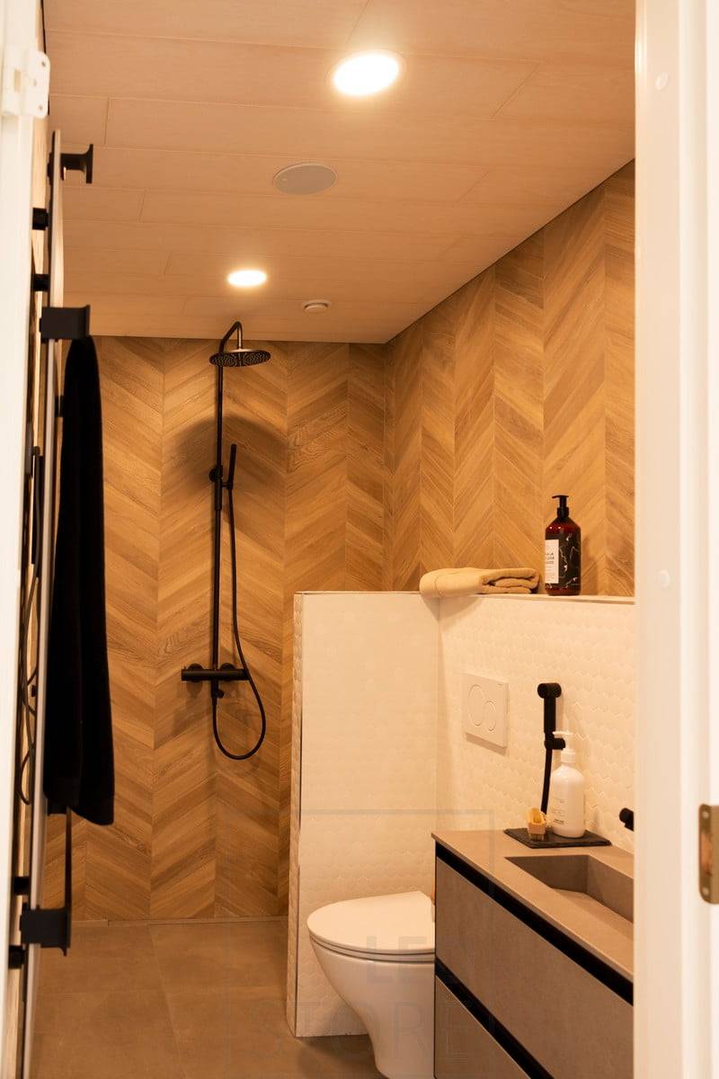 Wohnmesse 2020: 160 mm runde Decke im Badezimmer. Ledstore.fi