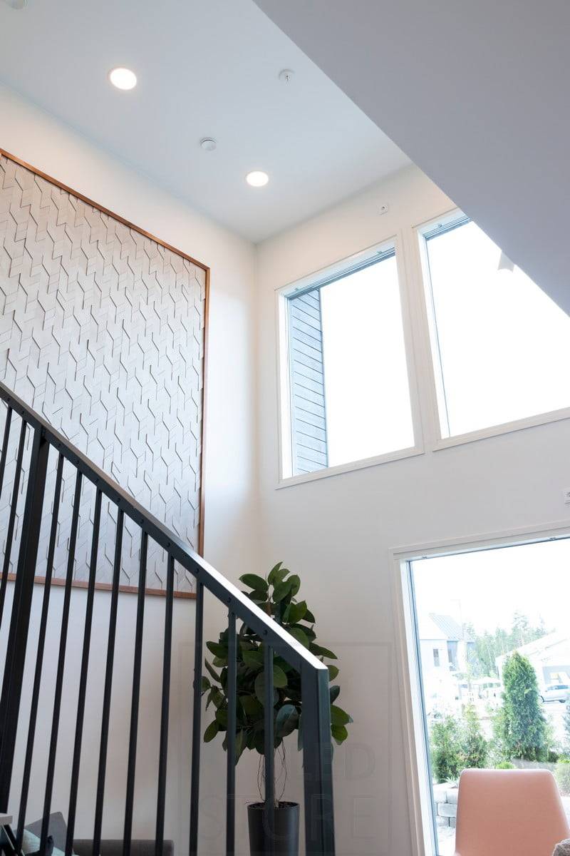 Wohnmesse 2020: Led-Decken an der Decke beleuchten auch das Treppenhaus. Ledstore.fi
