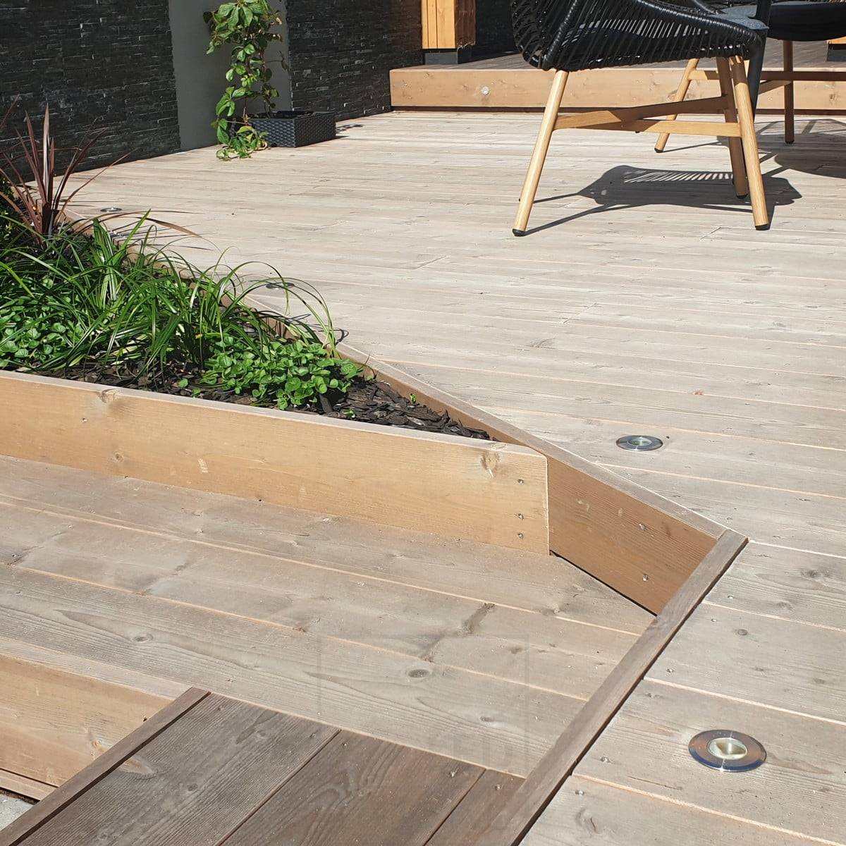 Wohnungsmesse 2020: TER-UP-Terrassenleuchten beleuchten die Terrasse. Ledstore.fi