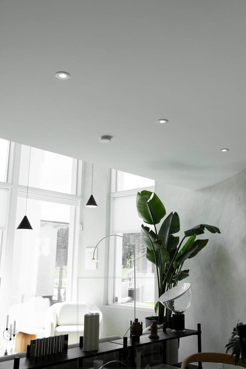 Wohnmesse 2020: Strahler im Wohnzimmer als Ergänzung zur Innenbeleuchtung. Ledstore.fi